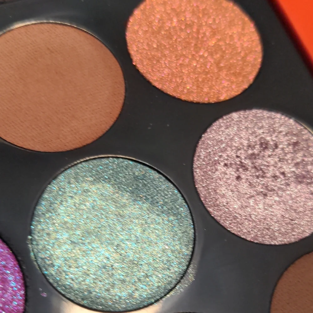Pat McGrath Labs Luminous Legends: Mega Eye Shadow Palette - Picture 6 of 10